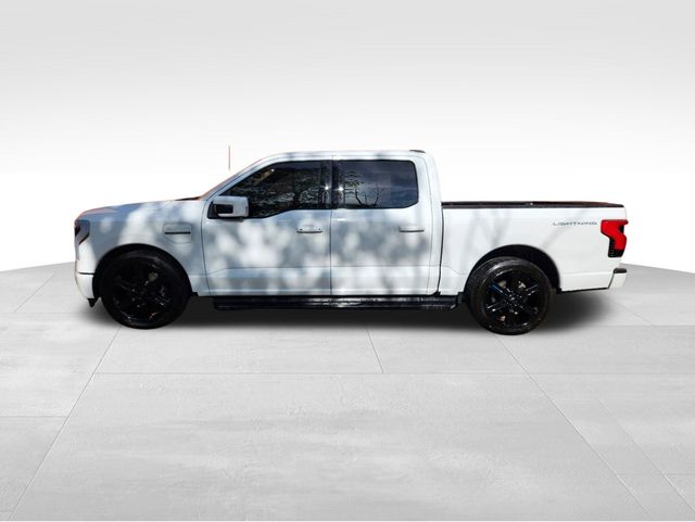 2022 Ford F-150 Lightning Lariat 3