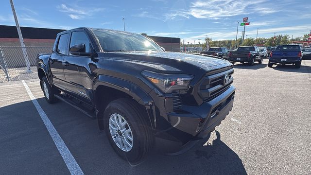 2025 Toyota Tacoma SR5 - Photo 9
