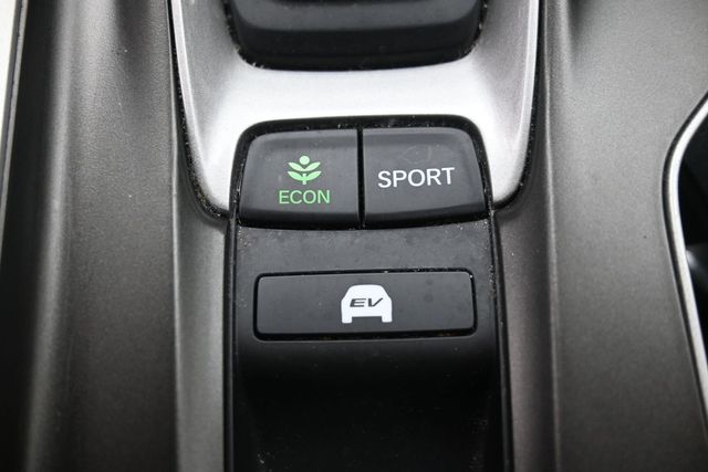 Used 2018 White Honda Base image 19
