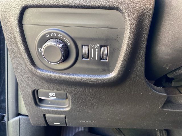 2024 Jeep Grand Cherokee L Altitude X - Diamond Black Crystal Pearlcoat exterior view 14