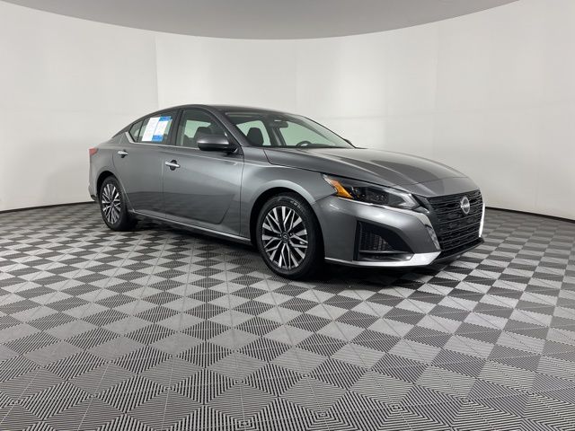 2023 Nissan Altima 2.5 SV 2