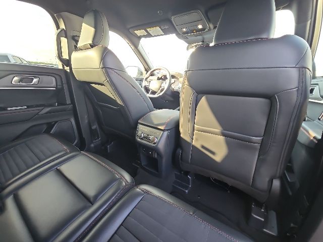 2025 Ford Explorer ST-Line:B02322