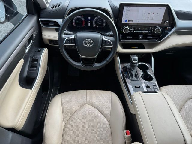 Used 2024 Toyota Highlander SUV