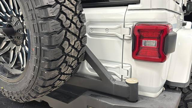 Used 2021 Bright White Clearcoat Jeep Unlimited Rubicon image 37