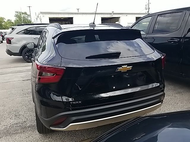 Used 2025 Chevrolet Trax SUV