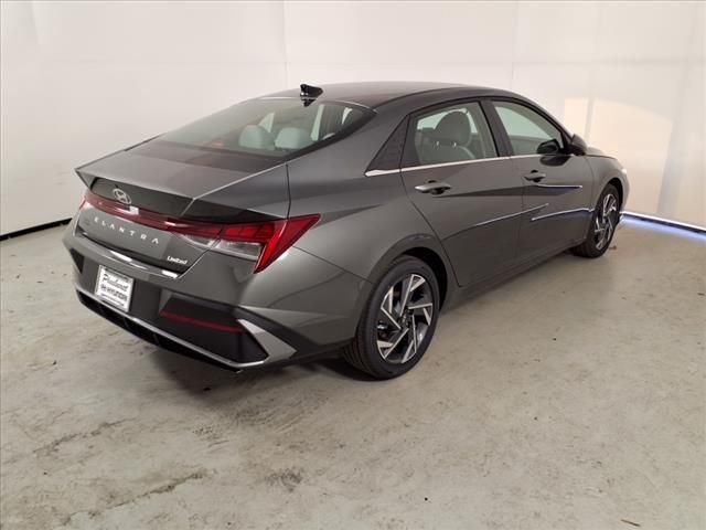 2025 Hyundai Elantra Limited photo