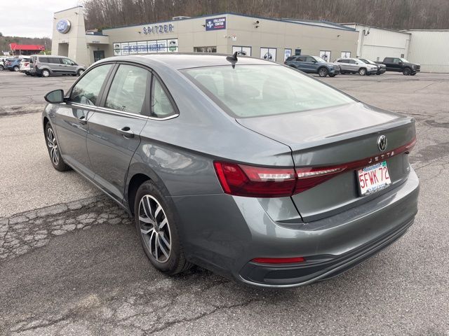 Certified Used 2025  Volkswagen 1.5T SE image 9