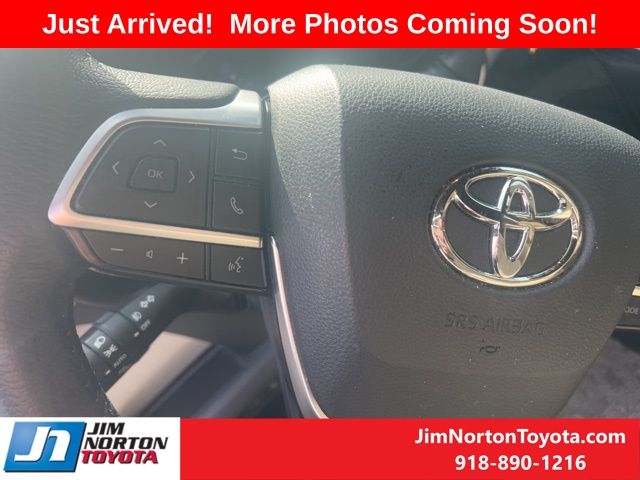 2021 Toyota Sienna XLE 9