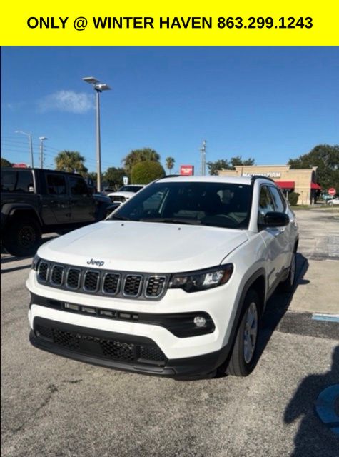 2024 Bright White Clearcoat Jeep Compass Latitude 4X4 SUV