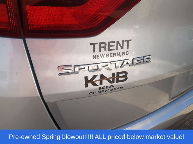 Used 2017 Silver Kia EX image 10