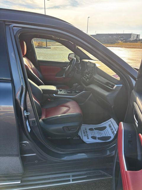 2022 Toyota Highlander XSE