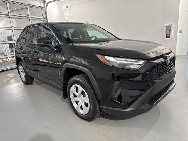 2025 Toyota RAV4 LE FWD