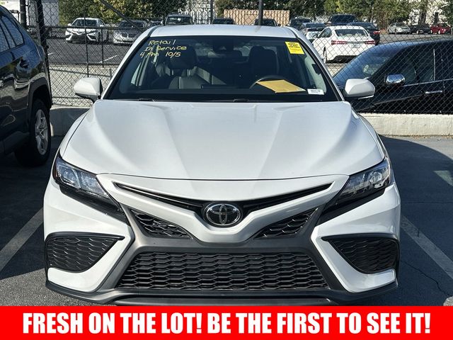 2022 Toyota Camry SE 2