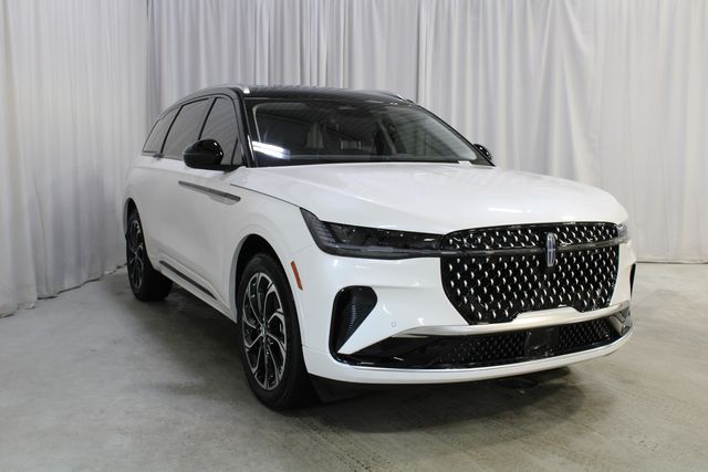 New 2026 White Lincoln Reserve image 39