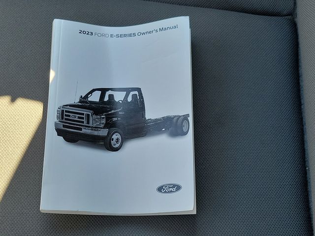 2023 Ford E-450SD Base 19