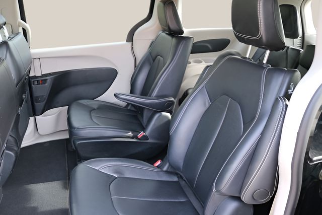 Used Car 2024 Chrysler Pacifica Hybrid  Select For Sale Under $30,000 In Austin, Texas