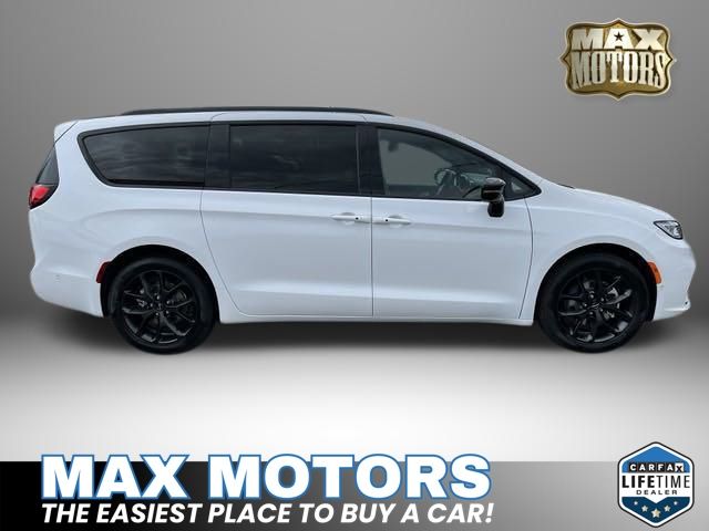 2024 Chrysler Pacifica Touring L 12