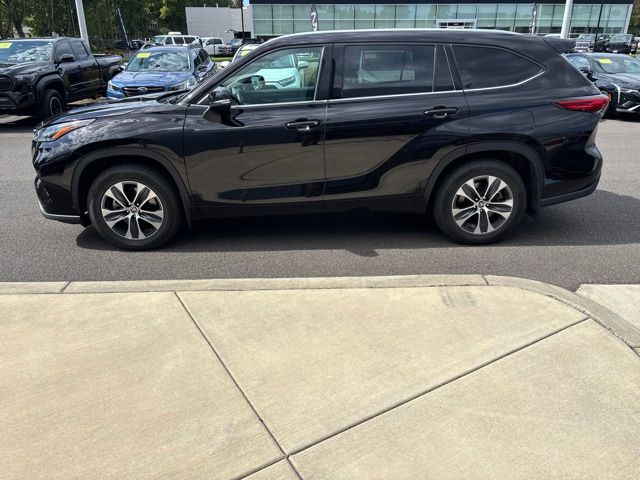 Used 2021 Brown Toyota XLE image 5