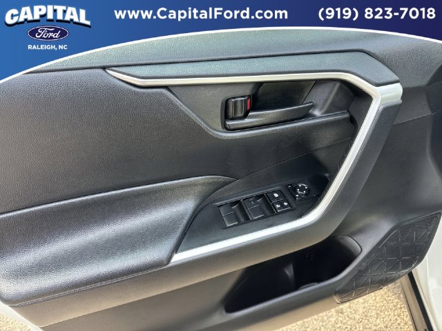 Used 2025 Ice Toyota LE image 20