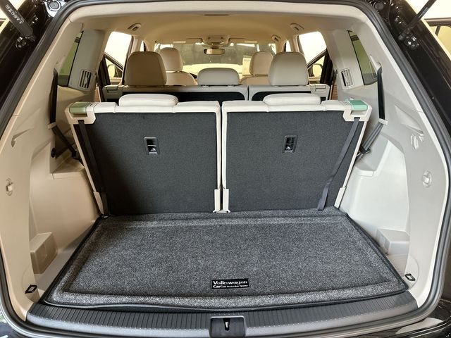 2026 Volkswagen Atlas 2.0T SE Black at South Hills CDJR