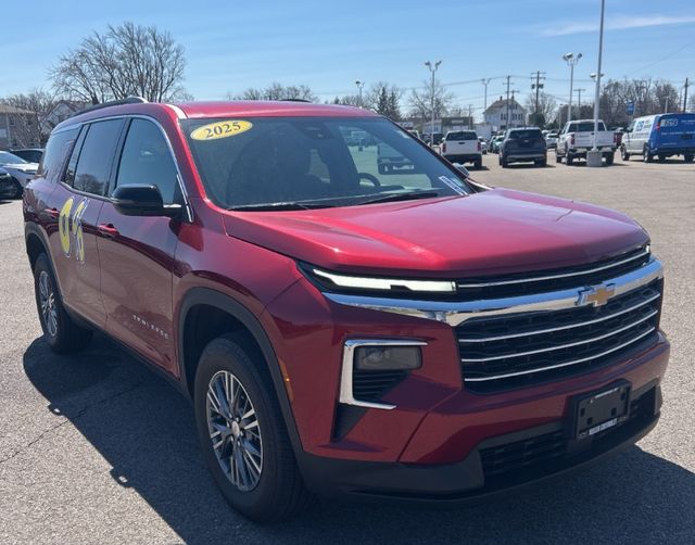 Radiant Red Tintcoat 2025 Chevrolet Traverse LT AWD SUV / Crossover Four-Wheel Drive 8-Speed Automatic