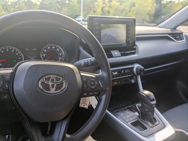 2021 Toyota RAV4 LE 31