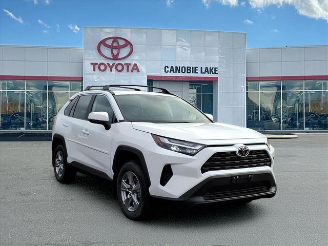 2025 Toyota RAV4 XLE's photo