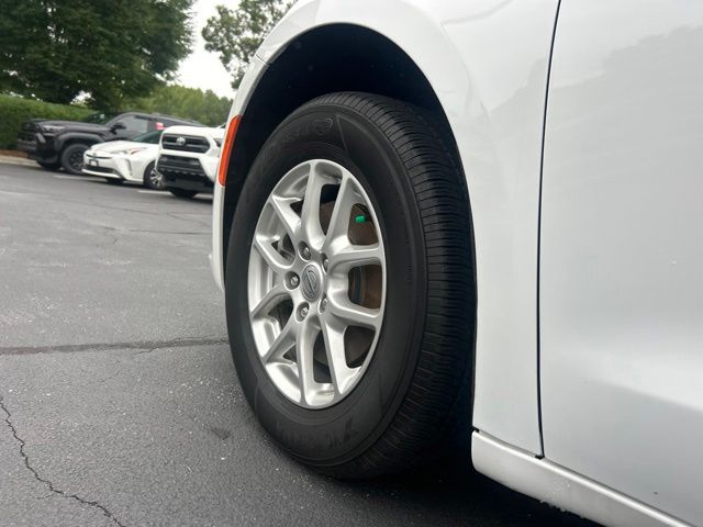 Used 2025 Chrysler Pacifica Van