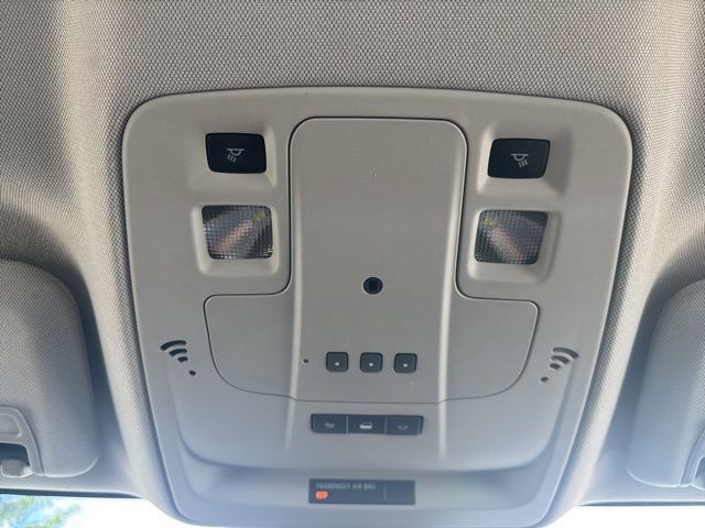 Used 2014 White Chevrolet LT image 29