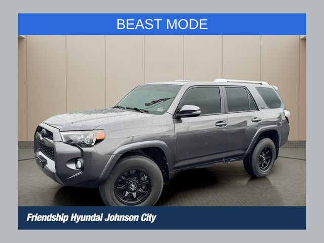 2017 Toyota 4Runner Gris (Magnetic Gray Metallic) SUV/Crossover 4X2 5 velocidades Automática marcha alta