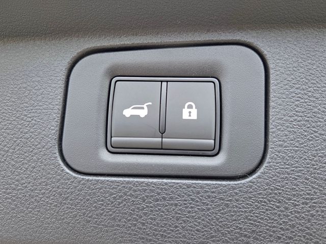 New 2026 White Nissan Platinum image 14