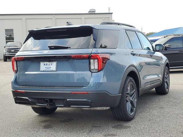 2025 Ford Explorer ST-Line 7