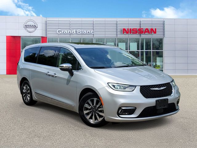Silver Mist Clearcoat 2023 Chrysler Pacifica Hybrid Minivan Front-Wheel Drive Continuously Variable Transmission