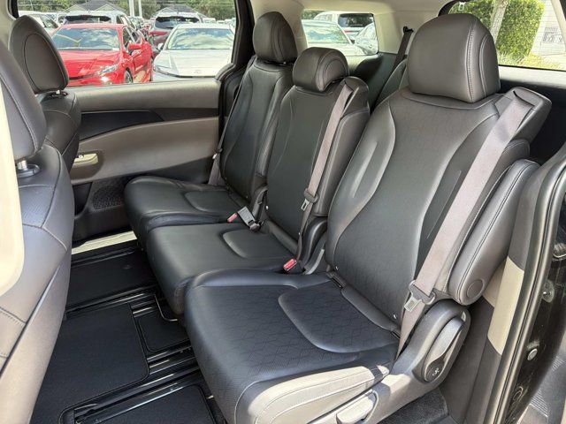 Used 2025 Kia Carnival Van