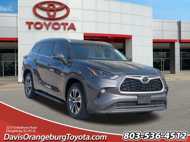 2022 Toyota Highlander XLE FWD