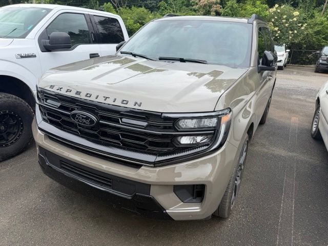  2026 Ford Expedition Platinum 4WD   