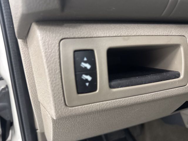 used 2009 Jeep Commander car, priced at $6,995