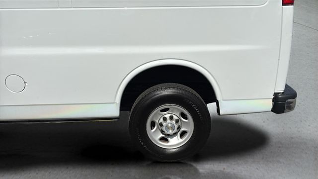 Used 2022 White Chevrolet Work Van image 35