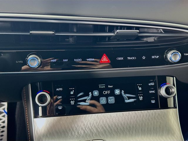 Thumbnail: 2026 Genesis GV70 - 14