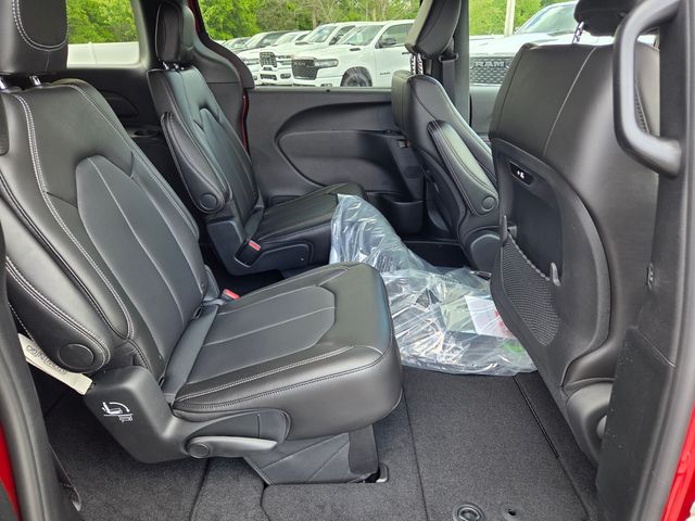 New 2026 Red Chrysler Select image 12