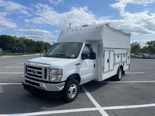 2025 Ford E-Series E-450 SD