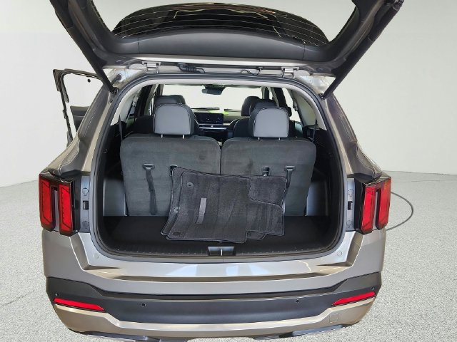 Used 2025 Kia Sorento Hybrid SUV