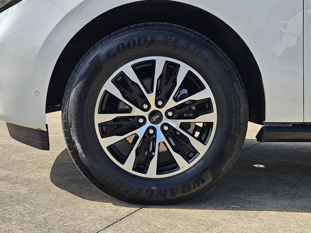 Used 2025 White Ford Platinum image 10