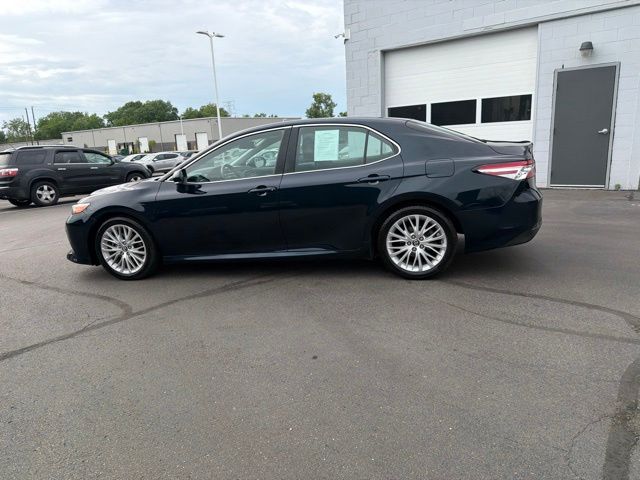 Used 2018 Blue Toyota XLE image 16
