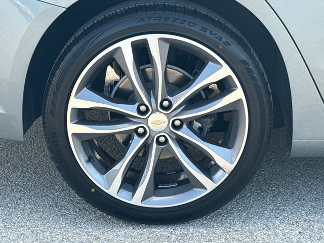 Used 2023 Gray Chevrolet LT image 9