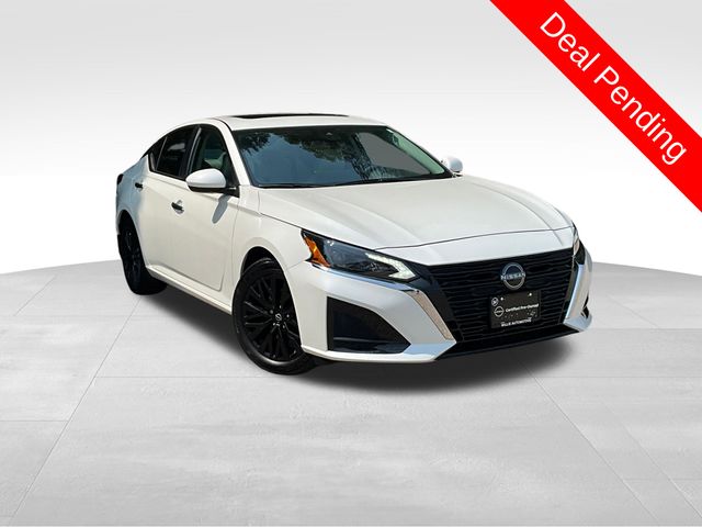 Pearl White Tricoat 2025 Nissan Altima Sedan Front-Wheel Drive Continuously Variable Transmission