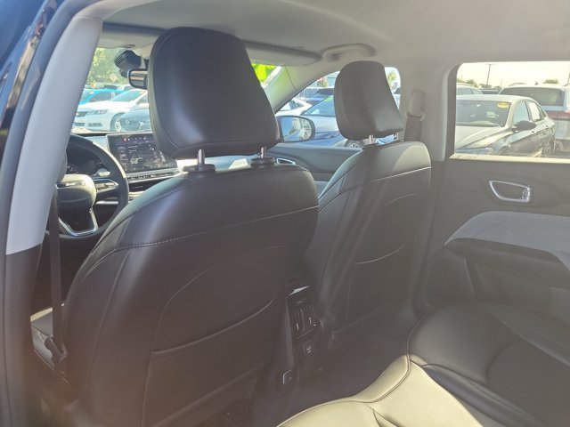 Used 2022 Black Jeep Latitude image 13