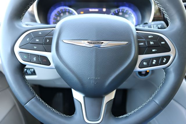 Used Car 2023 Chrysler Pacifica  Limited For Sale Under $35,000 In Austin, Texas