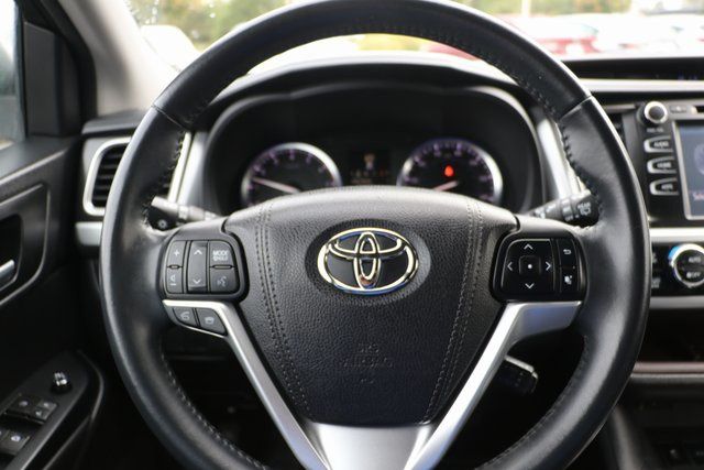 2016 Toyota Highlander XLE V6 7