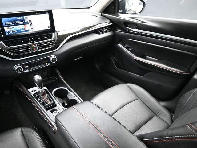 2024 Super Black Clearcoat Nissan Altima 2.0 SR FWD Sedan